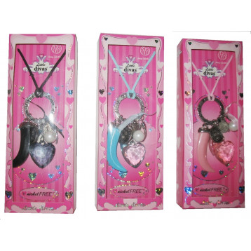 kaelaehe amulettidega